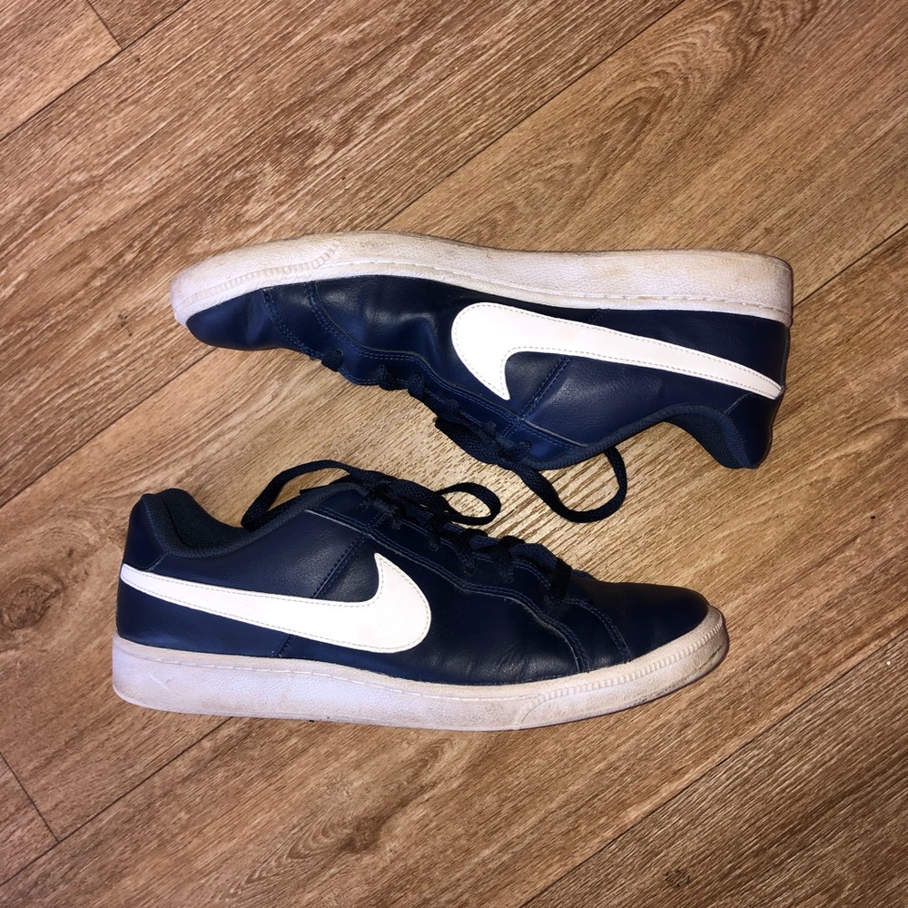 Nike Court Royale